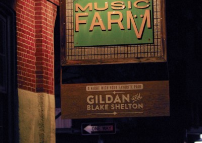 gildan-blake-shelton-gal-img-2