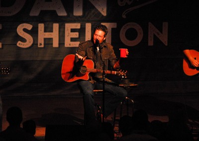 gildan-blake-shelton-gal-img-6